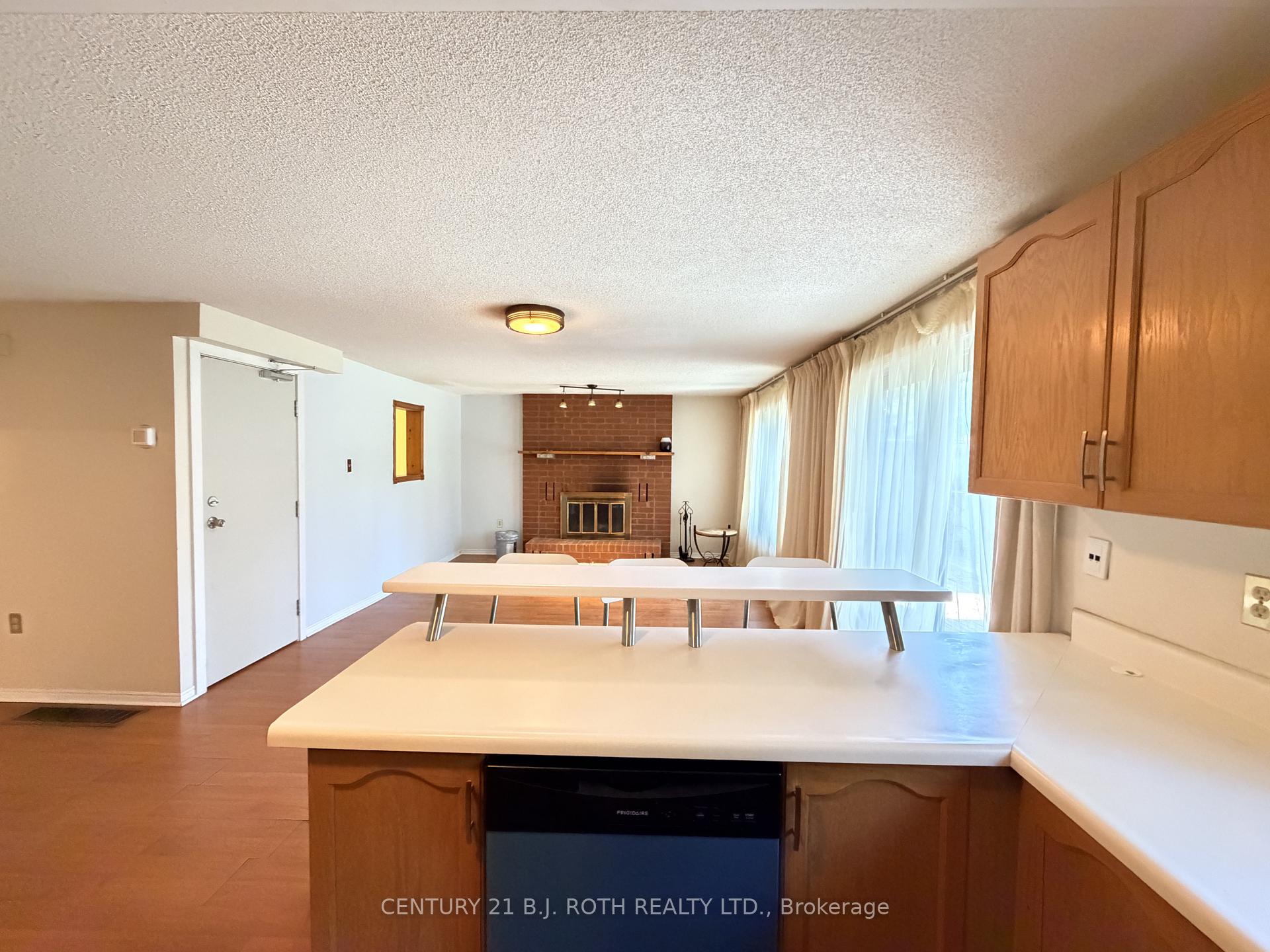Photo 5 of Unit Upper, 29 Irwin Drive, Barrie, Northwest — HOMEH