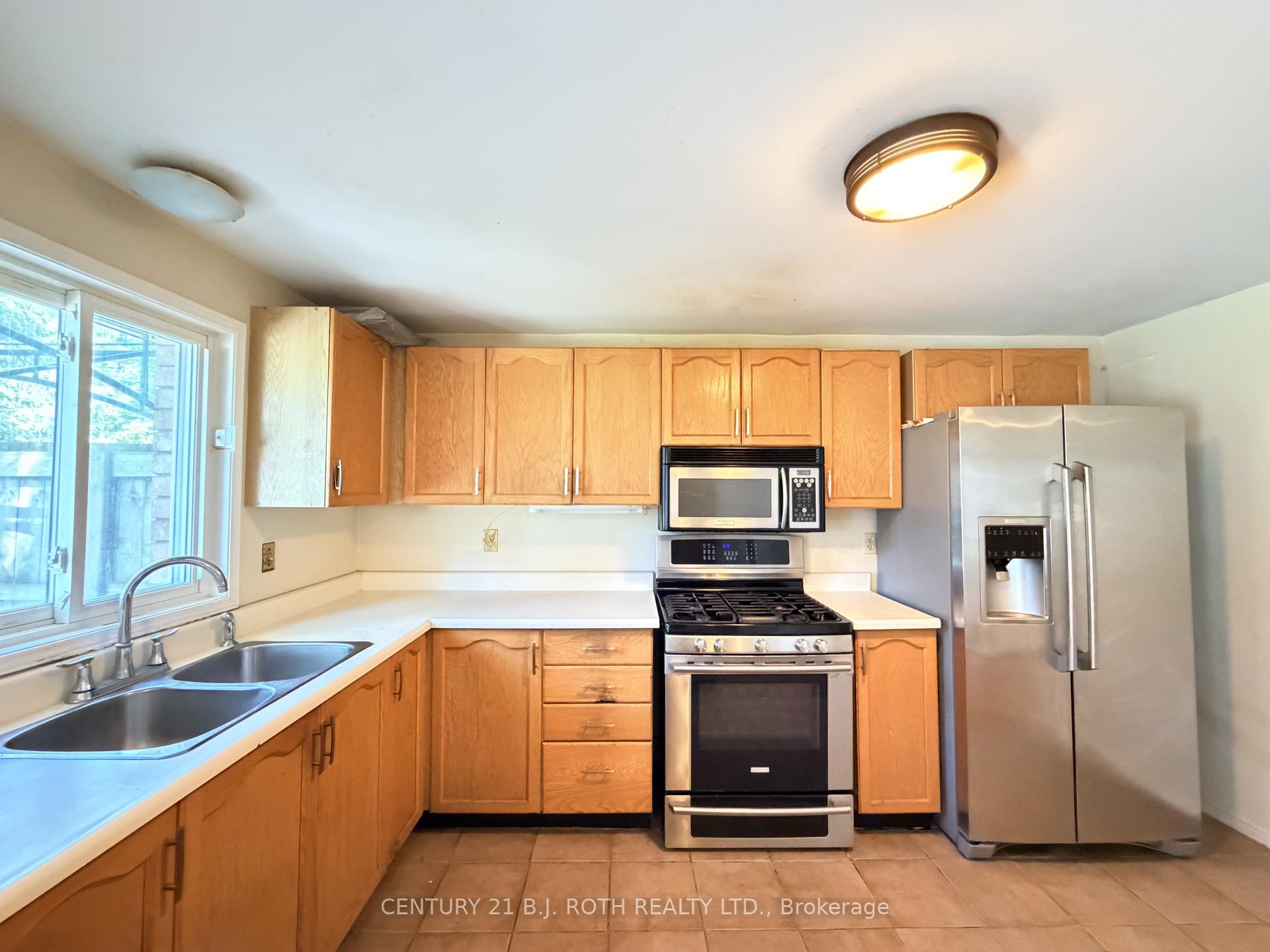 Photo 6 of Unit Upper, 29 Irwin Drive, Barrie, Northwest — HOMEH