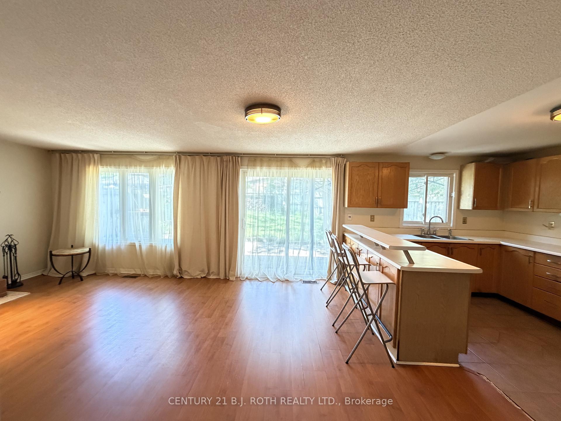 Photo 8 of Unit Upper, 29 Irwin Drive, Barrie, Northwest — HOMEH