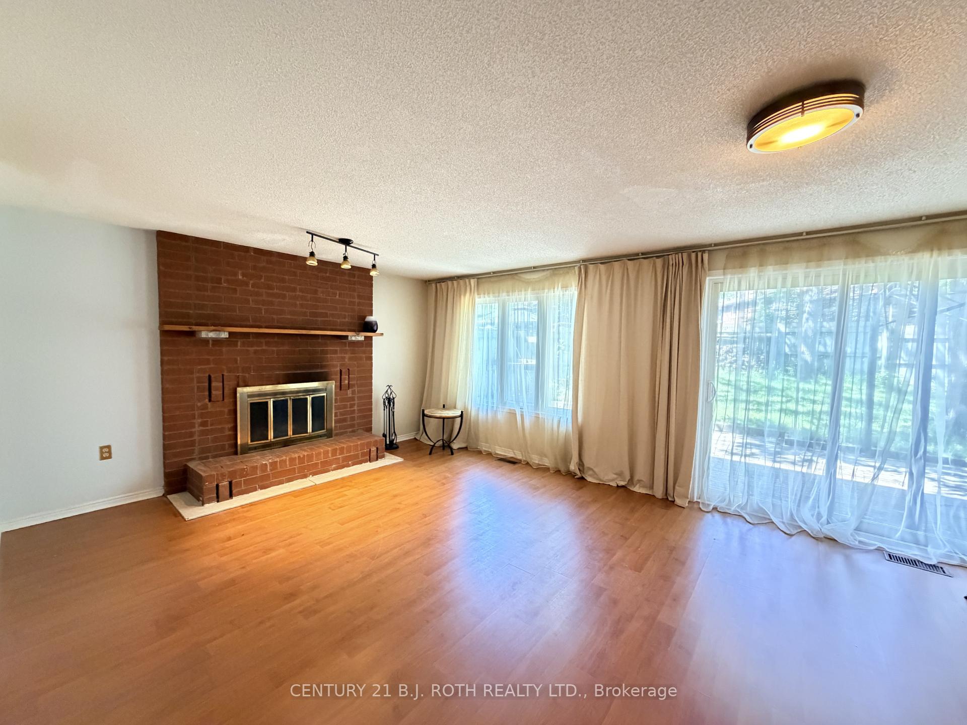 Photo 9 of Unit Upper, 29 Irwin Drive, Barrie, Northwest — HOMEH