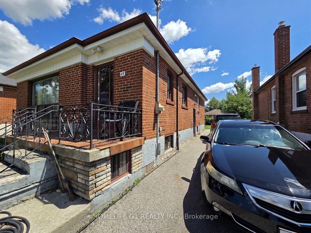 Photo 3 of 49 Kilgreggan Crescent, Scarborough, Bendale — HOMEH