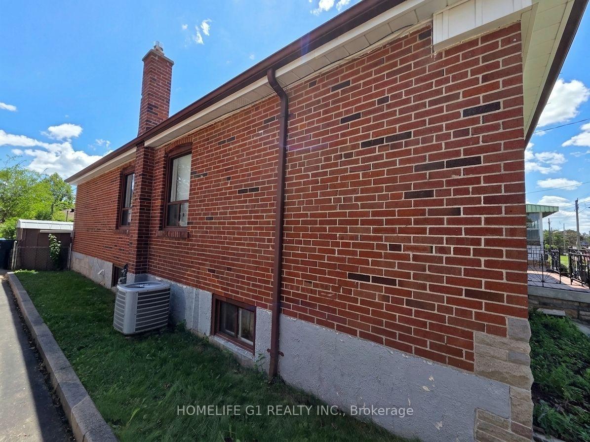 Photo 4 of 49 Kilgreggan Crescent, Scarborough, Bendale — HOMEH