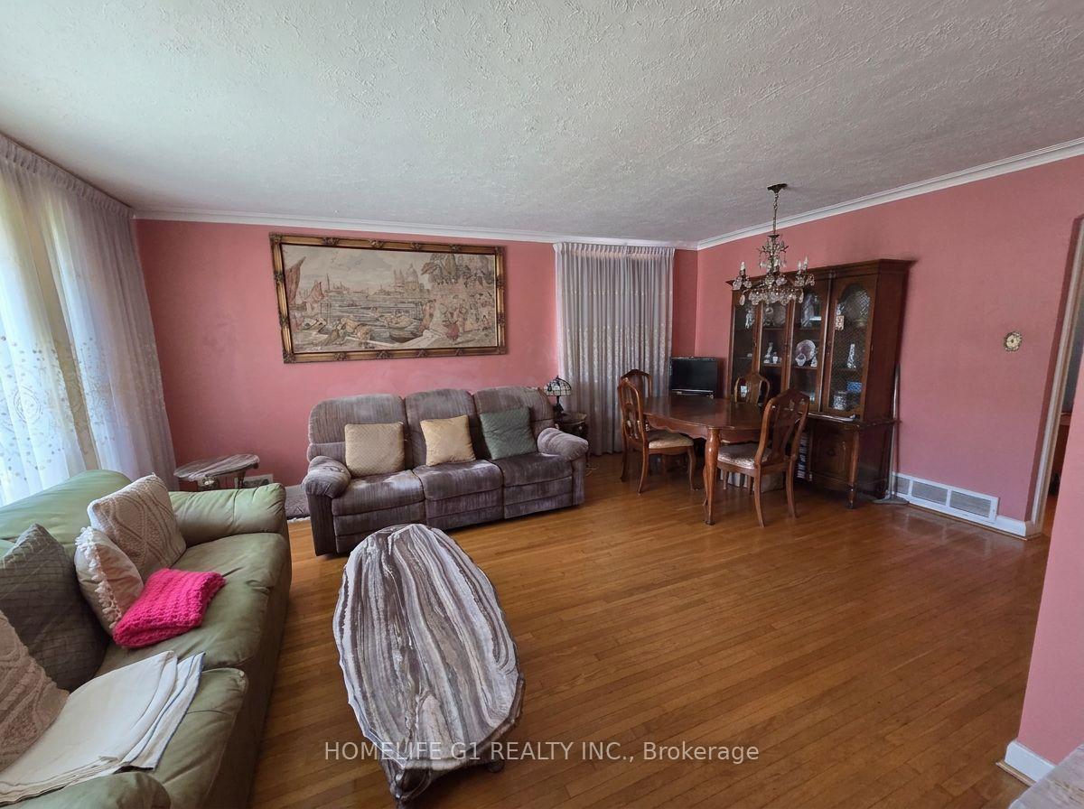 Photo 5 of 49 Kilgreggan Crescent, Scarborough, Bendale — HOMEH