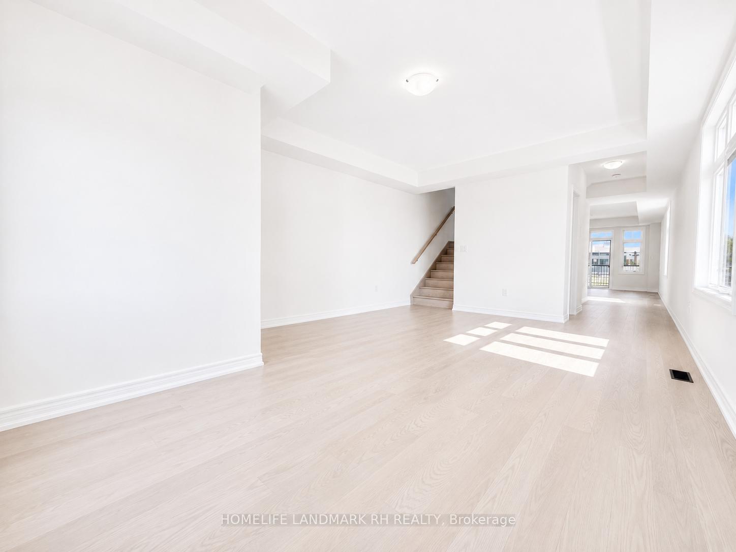 Photo 5 of 195 Berczy Green Drive, Markham, Rural Markham — HOMEH