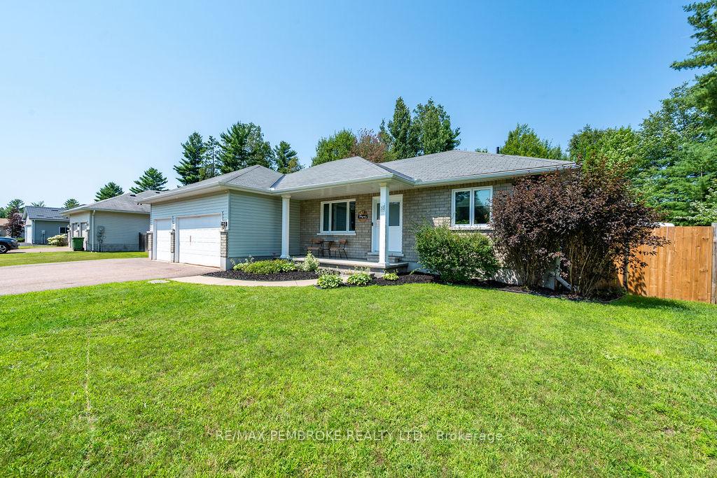 Photo 3 of 256 Oriole Crescent, Petawawa, Petawawa — HOMEH