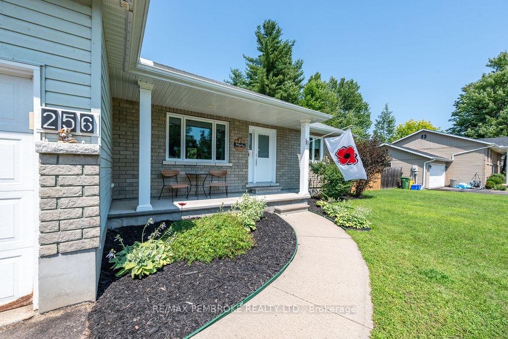 Photo 4 of 256 Oriole Crescent, Petawawa, Petawawa — HOMEH