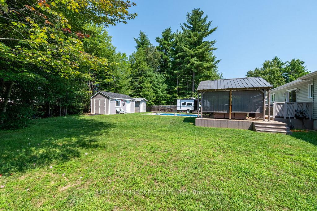 Photo 7 of 256 Oriole Crescent, Petawawa, Petawawa — HOMEH
