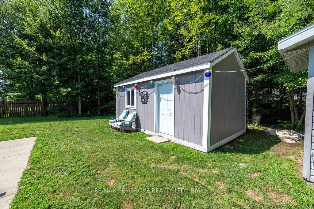 Photo 9 of 256 Oriole Crescent, Petawawa, Petawawa — HOMEH