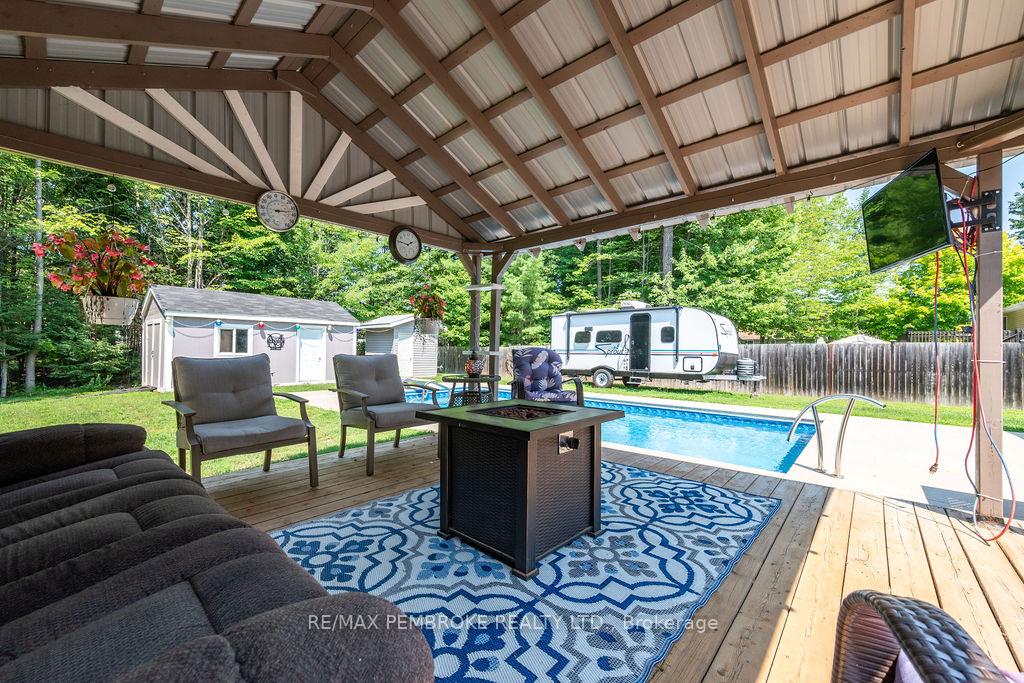 Photo 14 of 256 Oriole Crescent, Petawawa, Petawawa — HOMEH