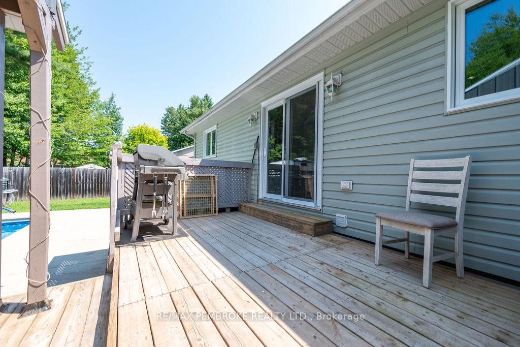Photo 15 of 256 Oriole Crescent, Petawawa, Petawawa — HOMEH