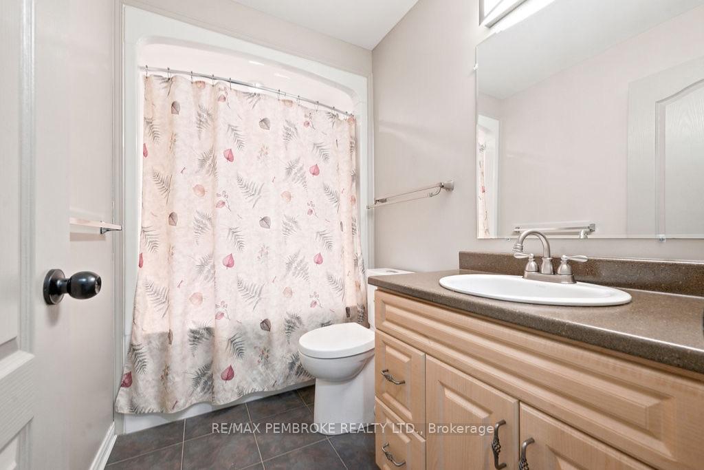 Photo 38 of 256 Oriole Crescent, Petawawa, Petawawa — HOMEH