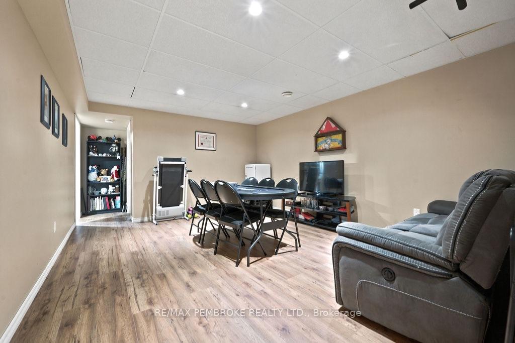 Photo 39 of 256 Oriole Crescent, Petawawa, Petawawa — HOMEH