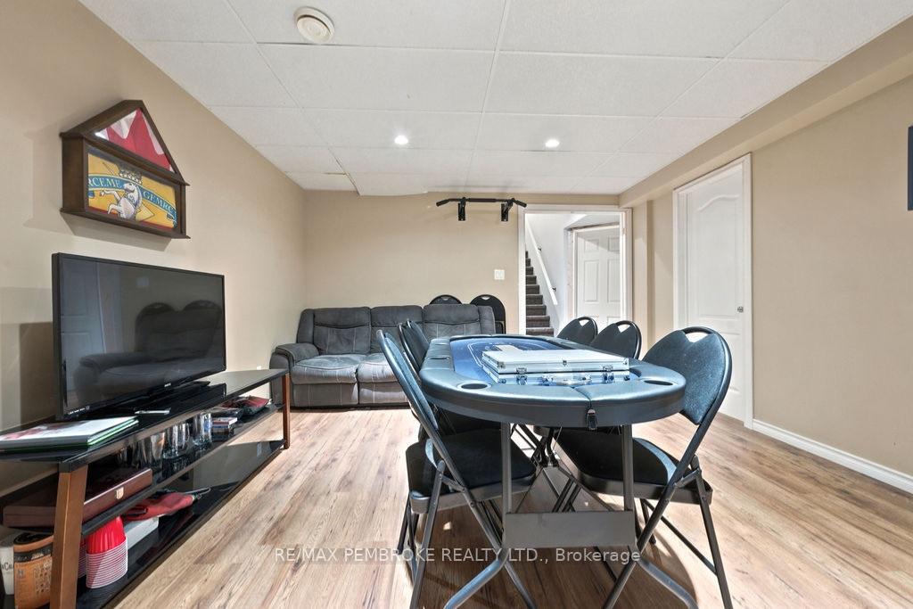 Photo 40 of 256 Oriole Crescent, Petawawa, Petawawa — HOMEH