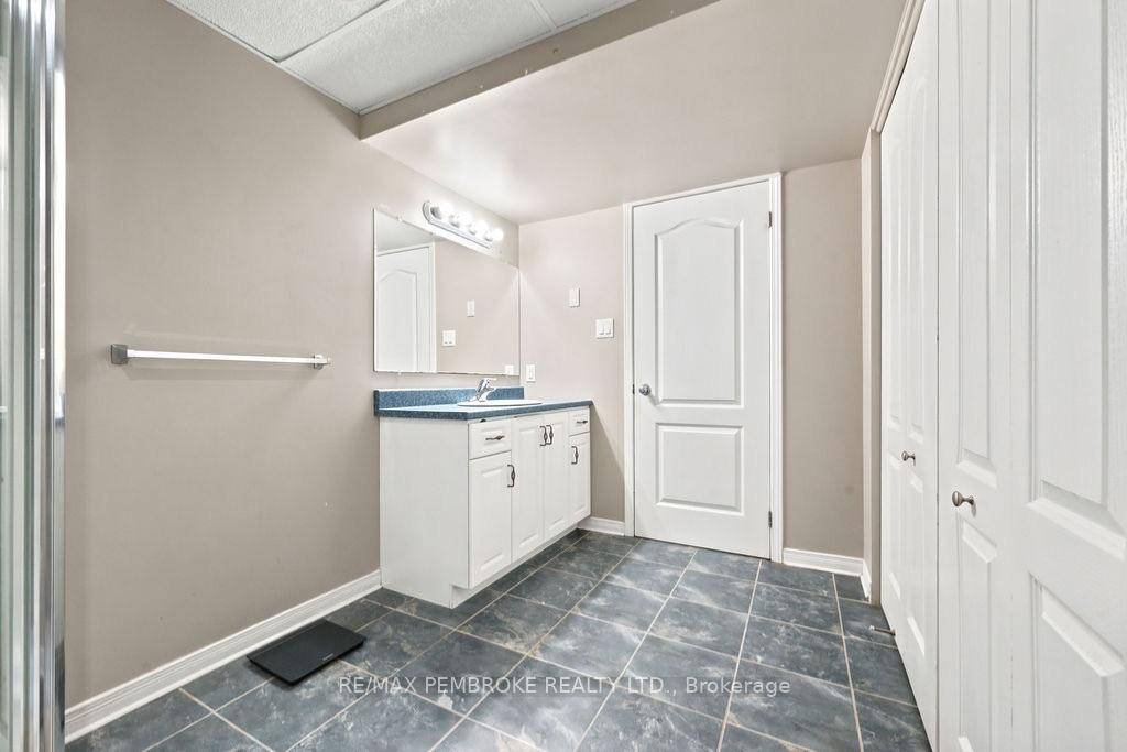 Photo 43 of 256 Oriole Crescent, Petawawa, Petawawa — HOMEH