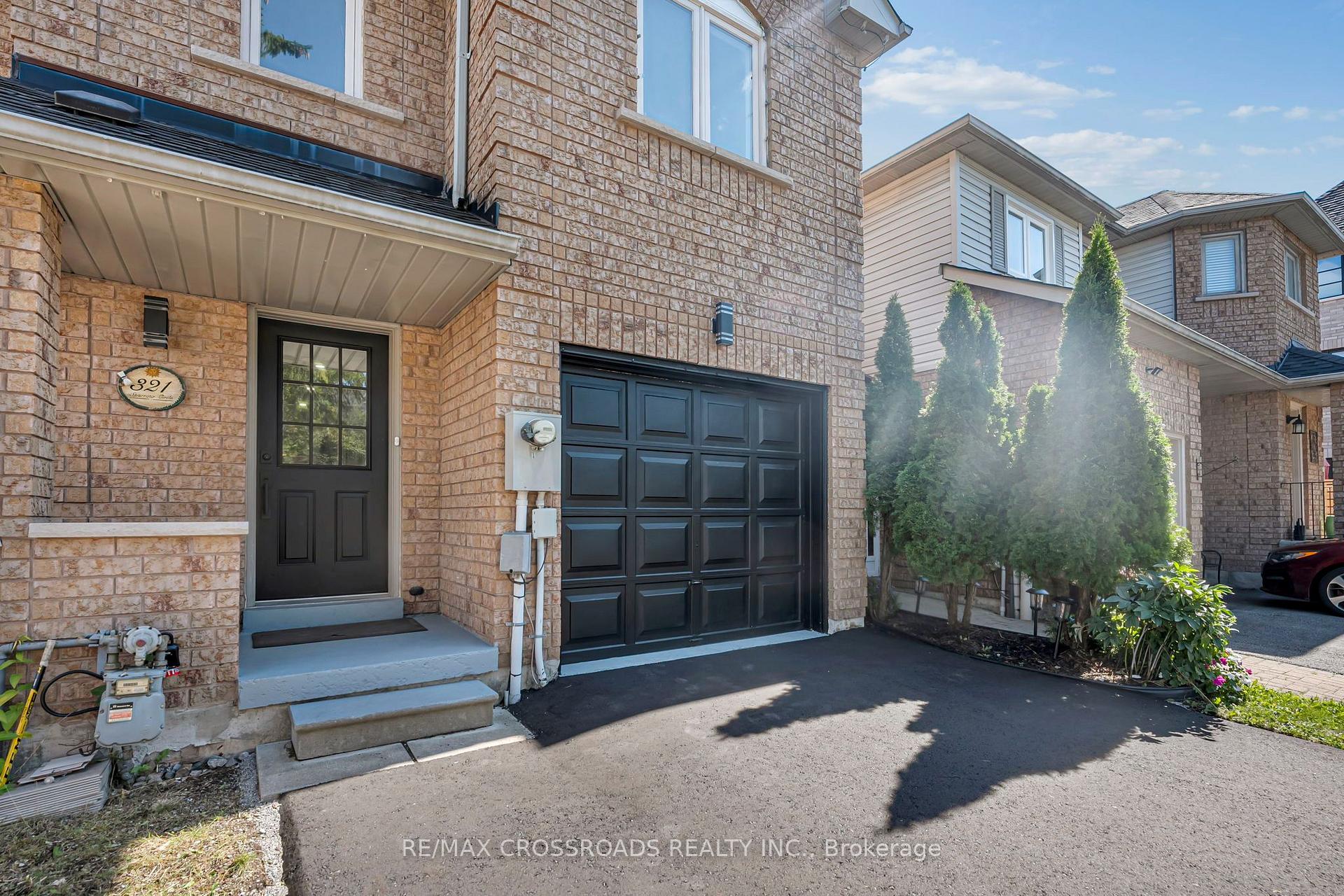 Photo 4 of 321 Sparrow Circle, Pickering, Highbush — HOMEH