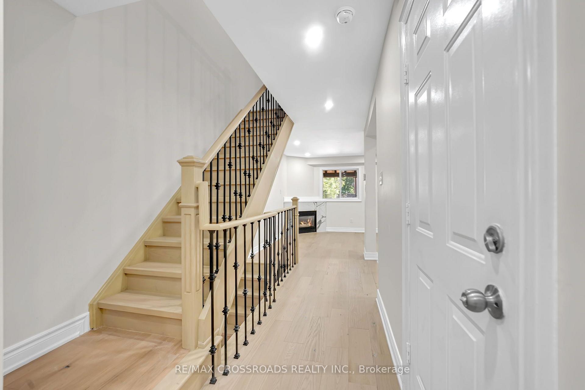 Photo 6 of 321 Sparrow Circle, Pickering, Highbush — HOMEH