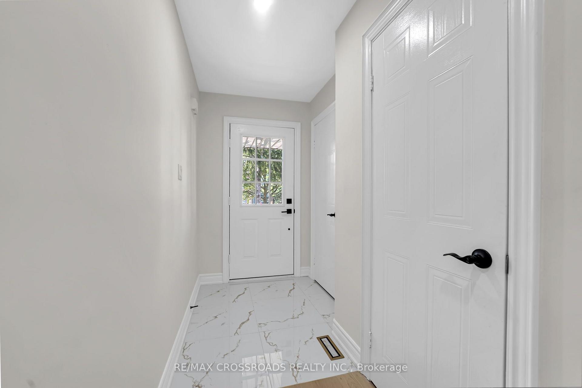 Photo 5 of 321 Sparrow Circle, Pickering, Highbush — HOMEH
