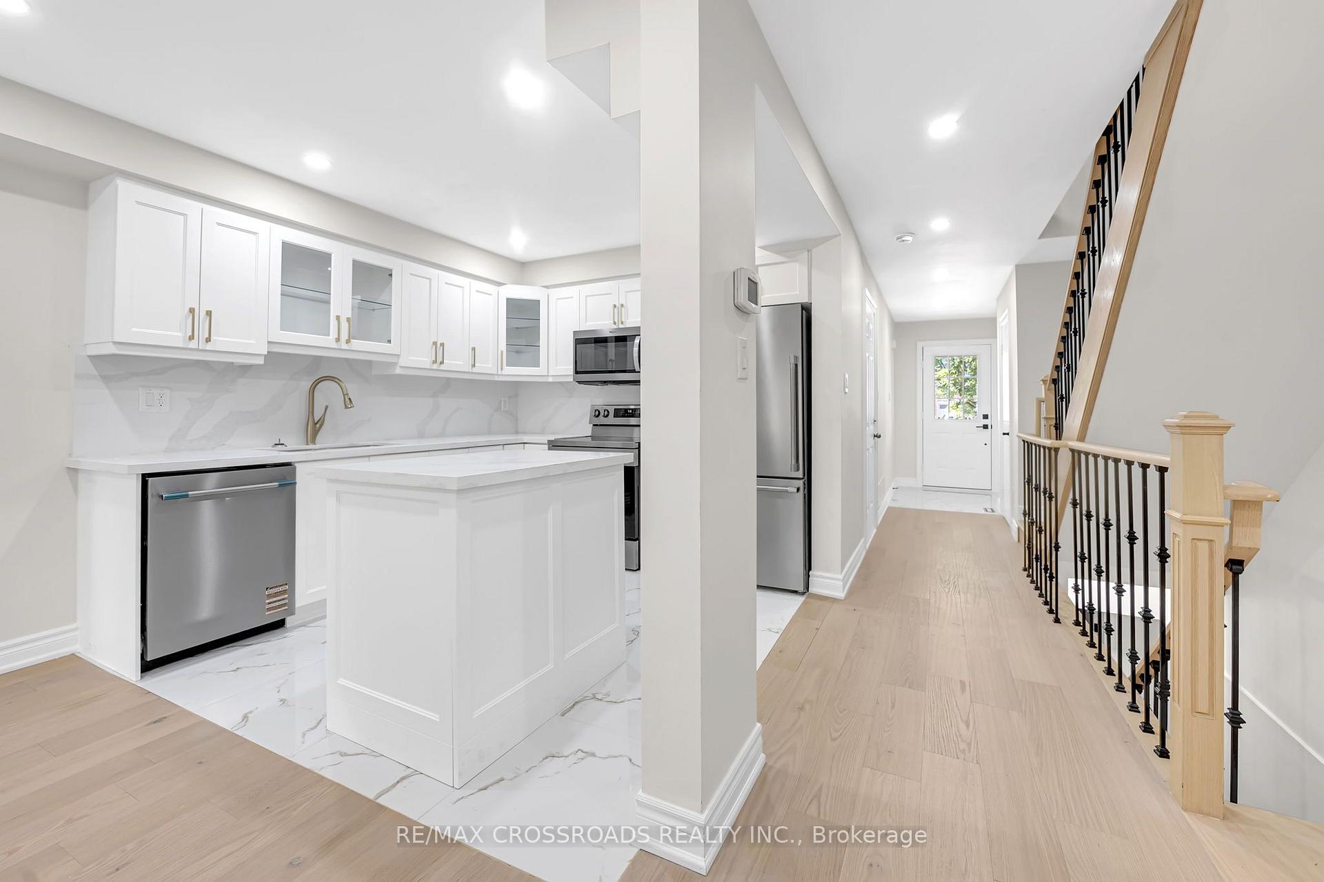 Photo 7 of 321 Sparrow Circle, Pickering, Highbush — HOMEH