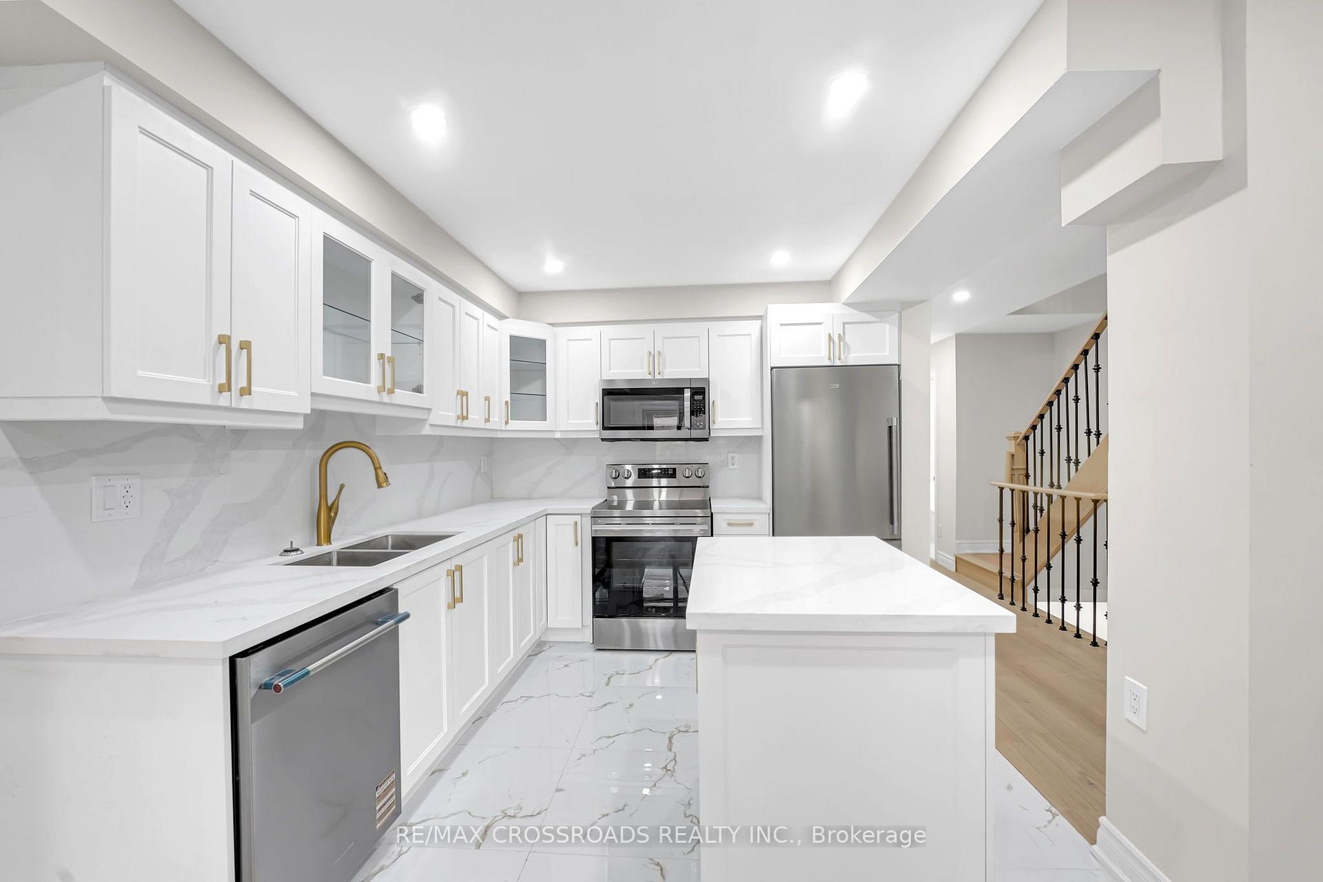 Photo 8 of 321 Sparrow Circle, Pickering, Highbush — HOMEH