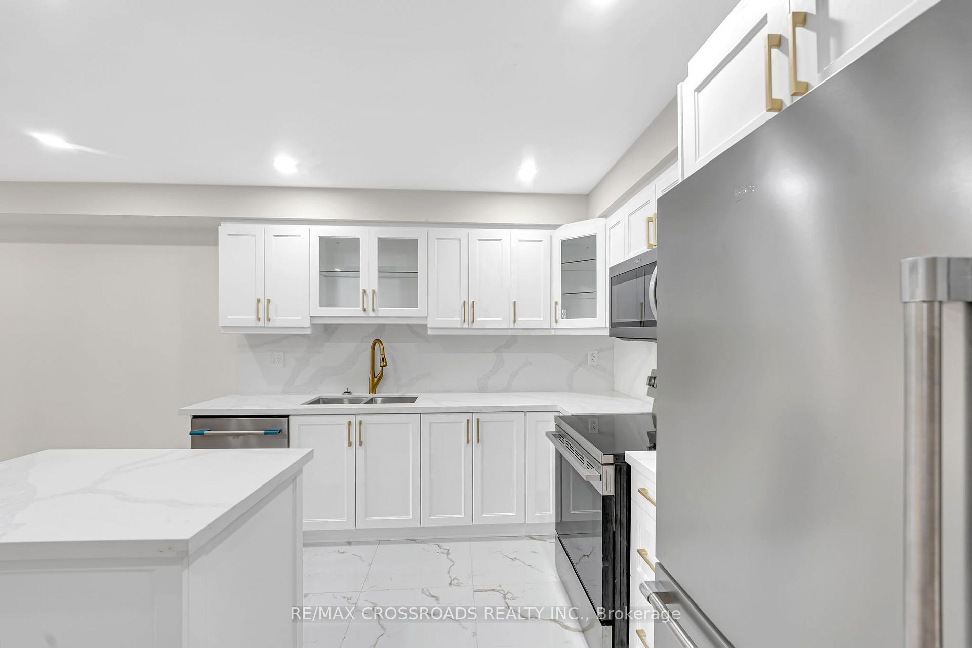 Photo 10 of 321 Sparrow Circle, Pickering, Highbush — HOMEH