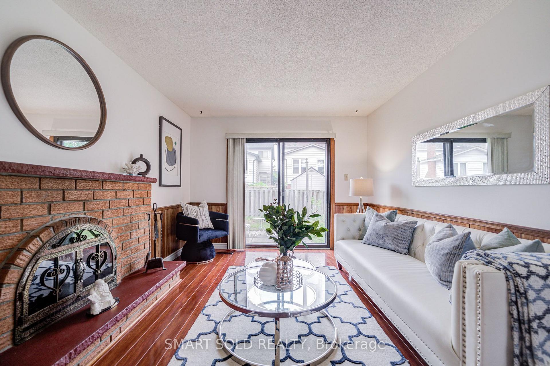 Photo 7 of 837 Queensbridge Drive, Mississauga, Creditview — HOMEH