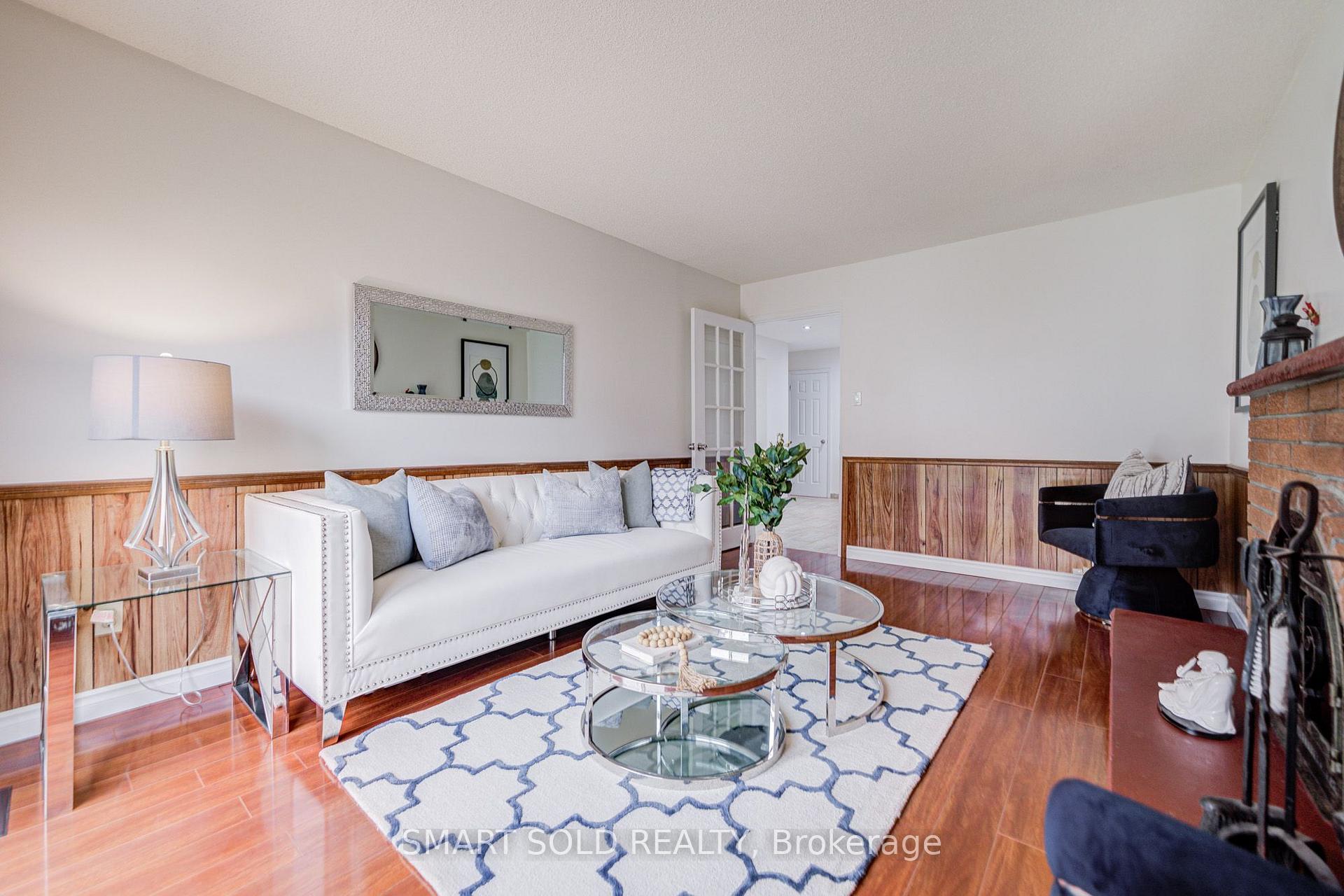 Photo 8 of 837 Queensbridge Drive, Mississauga, Creditview — HOMEH