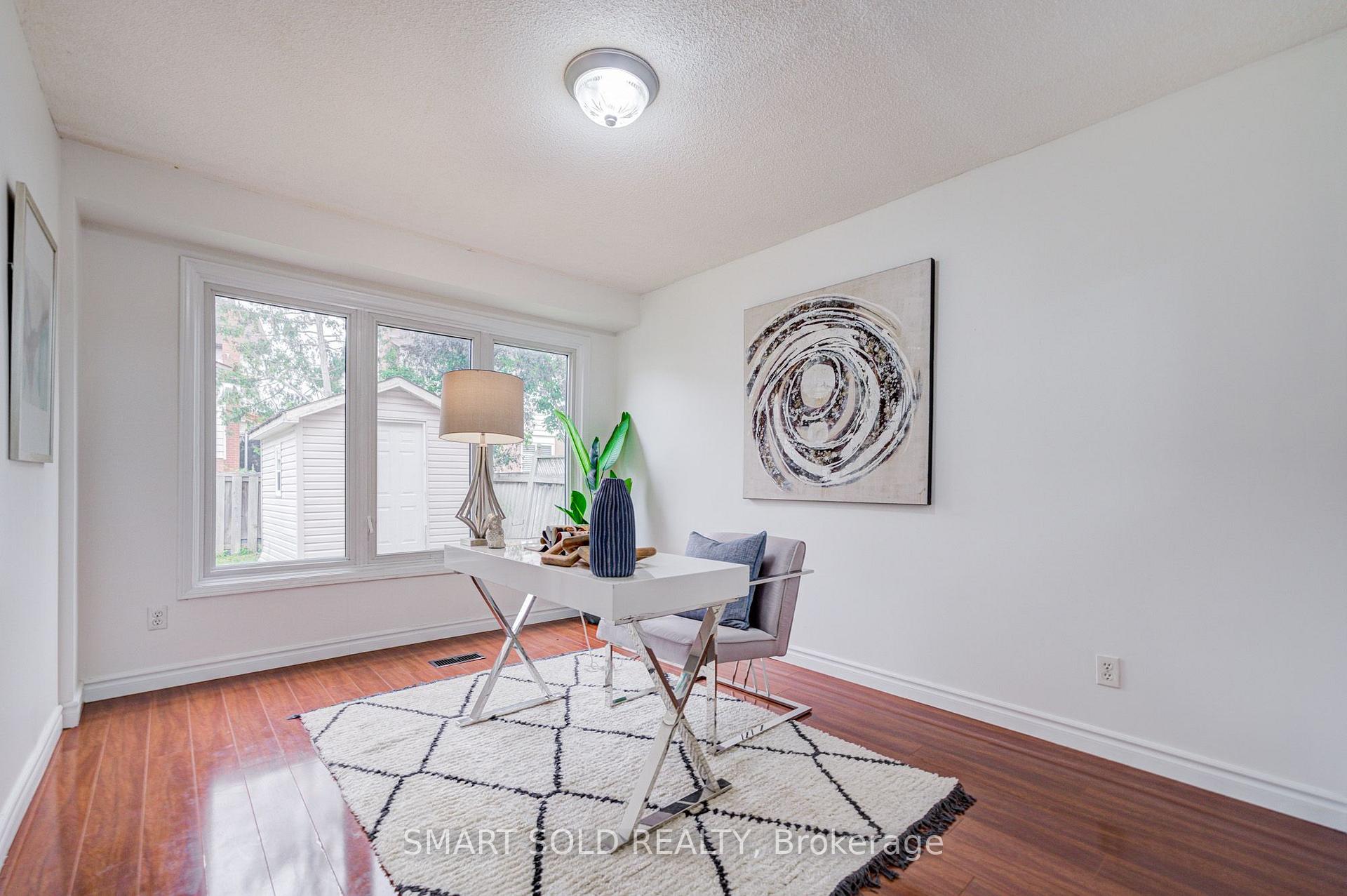 Photo 10 of 837 Queensbridge Drive, Mississauga, Creditview — HOMEH