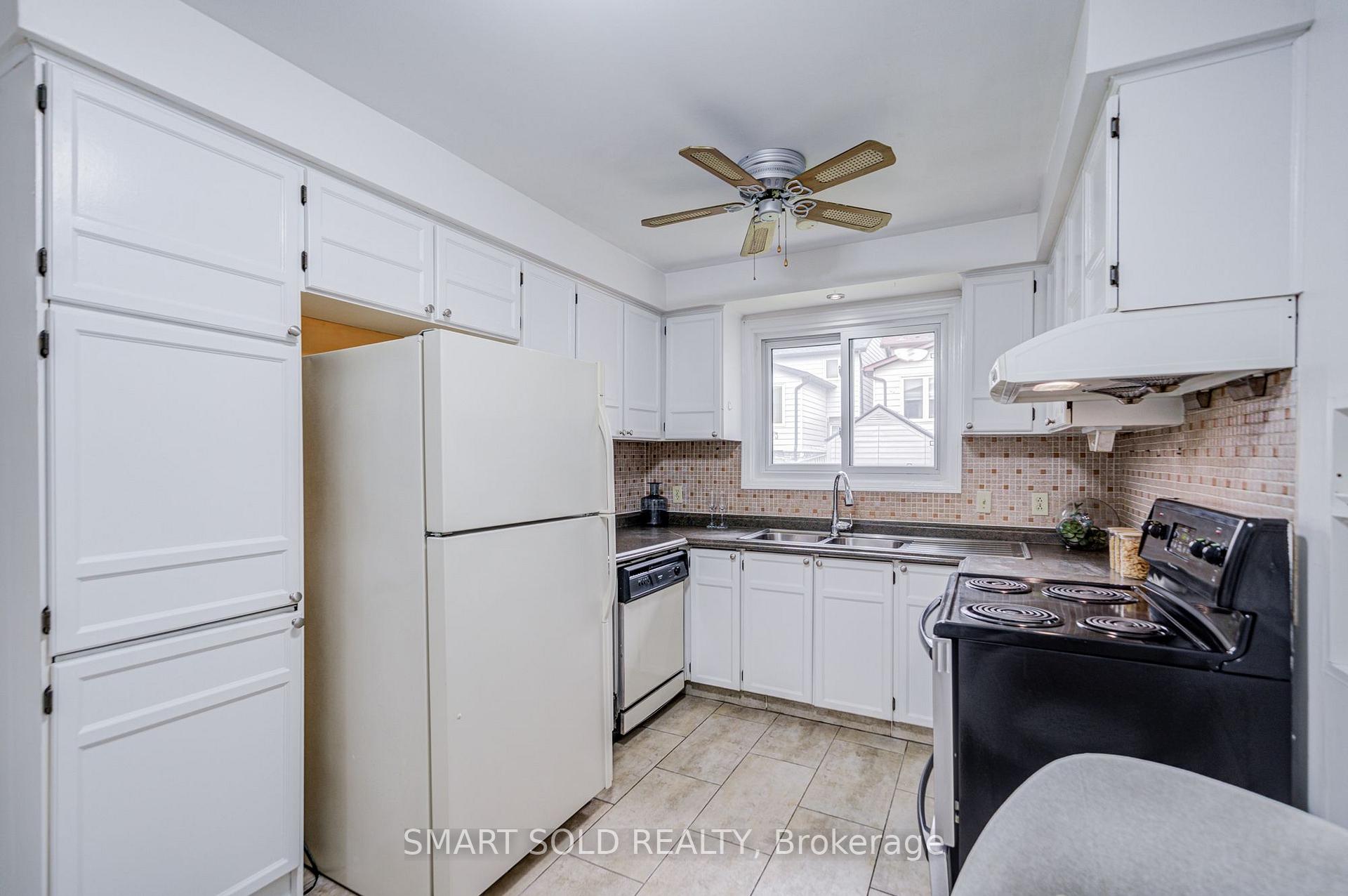Photo 11 of 837 Queensbridge Drive, Mississauga, Creditview — HOMEH