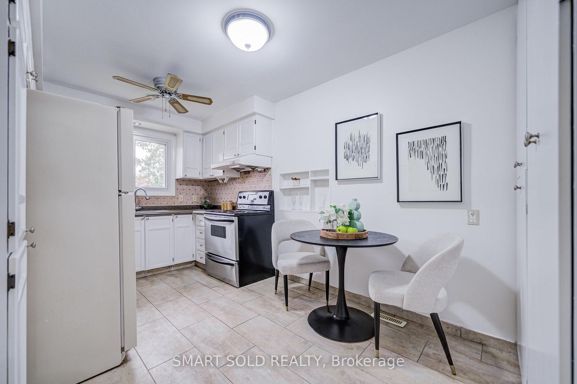 Photo 13 of 837 Queensbridge Drive, Mississauga, Creditview — HOMEH