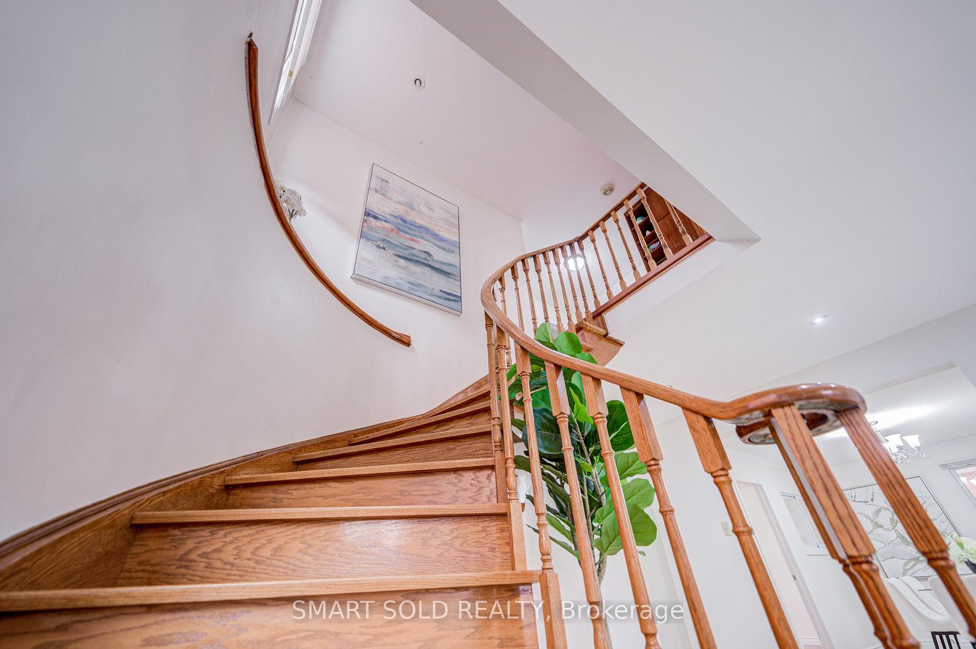 Photo 18 of 837 Queensbridge Drive, Mississauga, Creditview — HOMEH