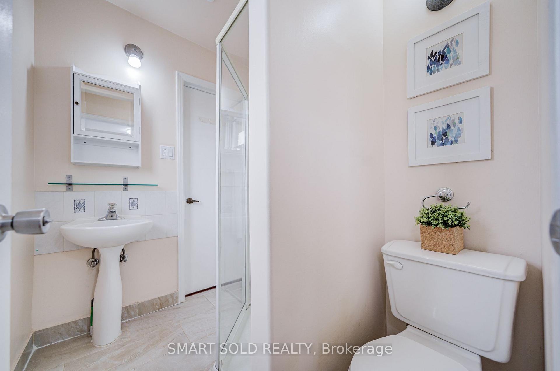 Photo 22 of 837 Queensbridge Drive, Mississauga, Creditview — HOMEH