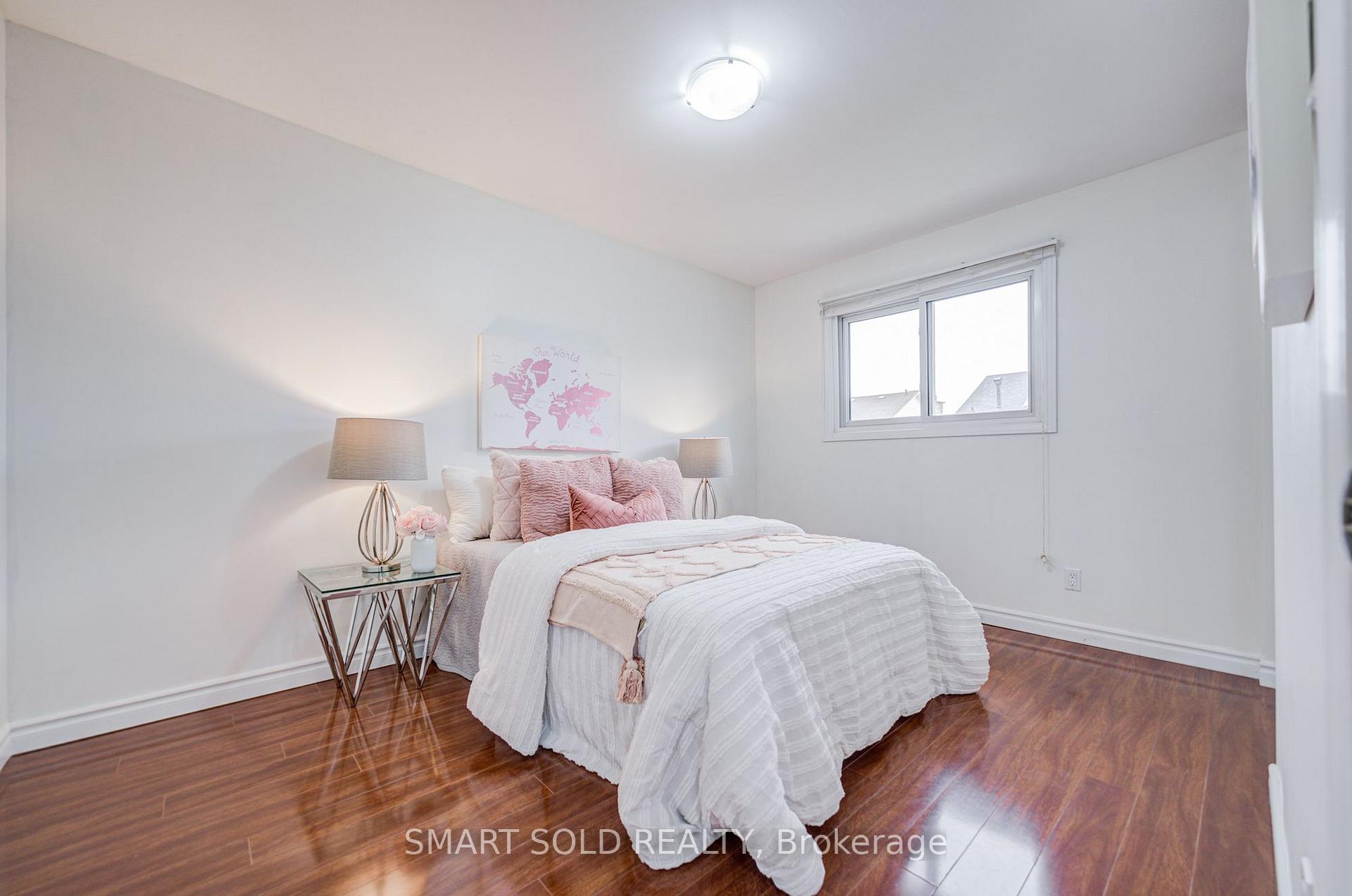 Photo 25 of 837 Queensbridge Drive, Mississauga, Creditview — HOMEH