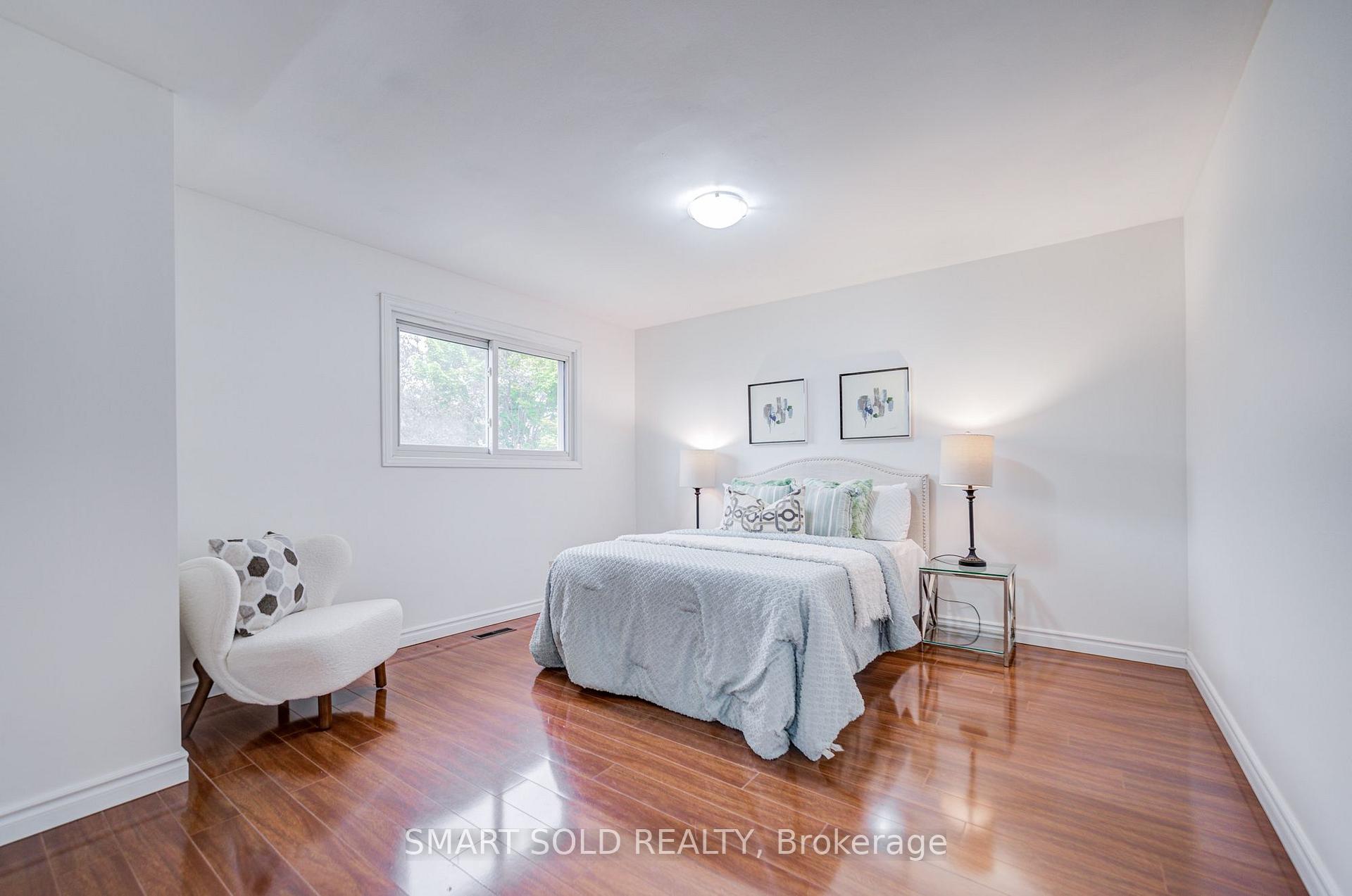 Photo 27 of 837 Queensbridge Drive, Mississauga, Creditview — HOMEH