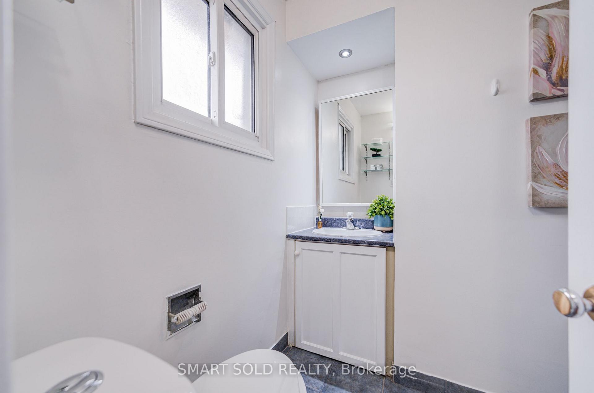 Photo 30 of 837 Queensbridge Drive, Mississauga, Creditview — HOMEH