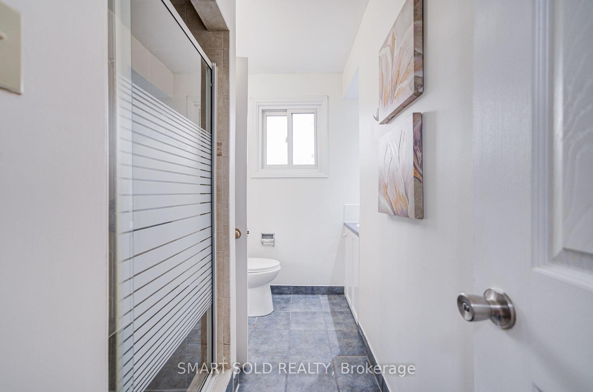 Photo 31 of 837 Queensbridge Drive, Mississauga, Creditview — HOMEH