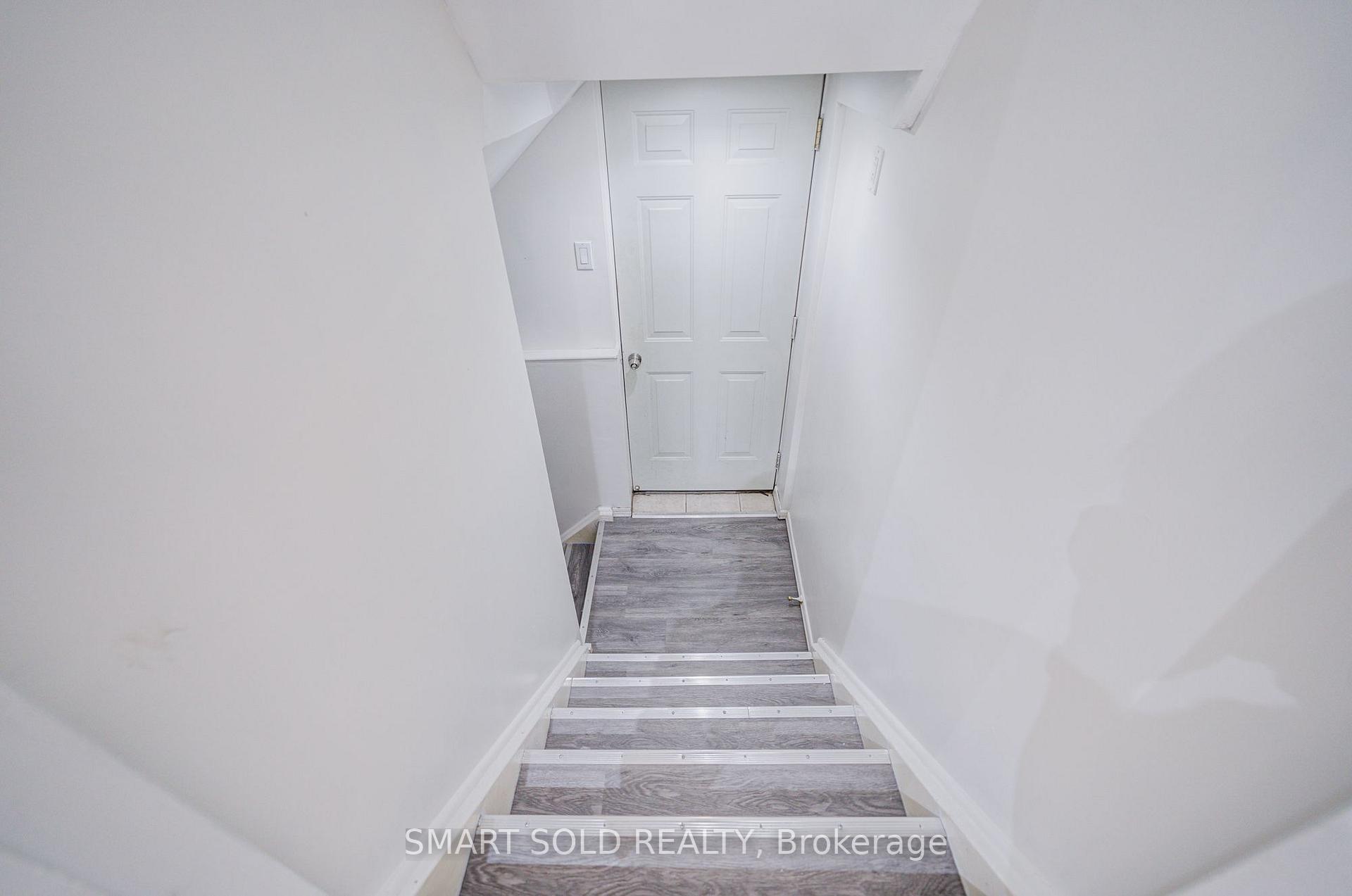 Photo 32 of 837 Queensbridge Drive, Mississauga, Creditview — HOMEH