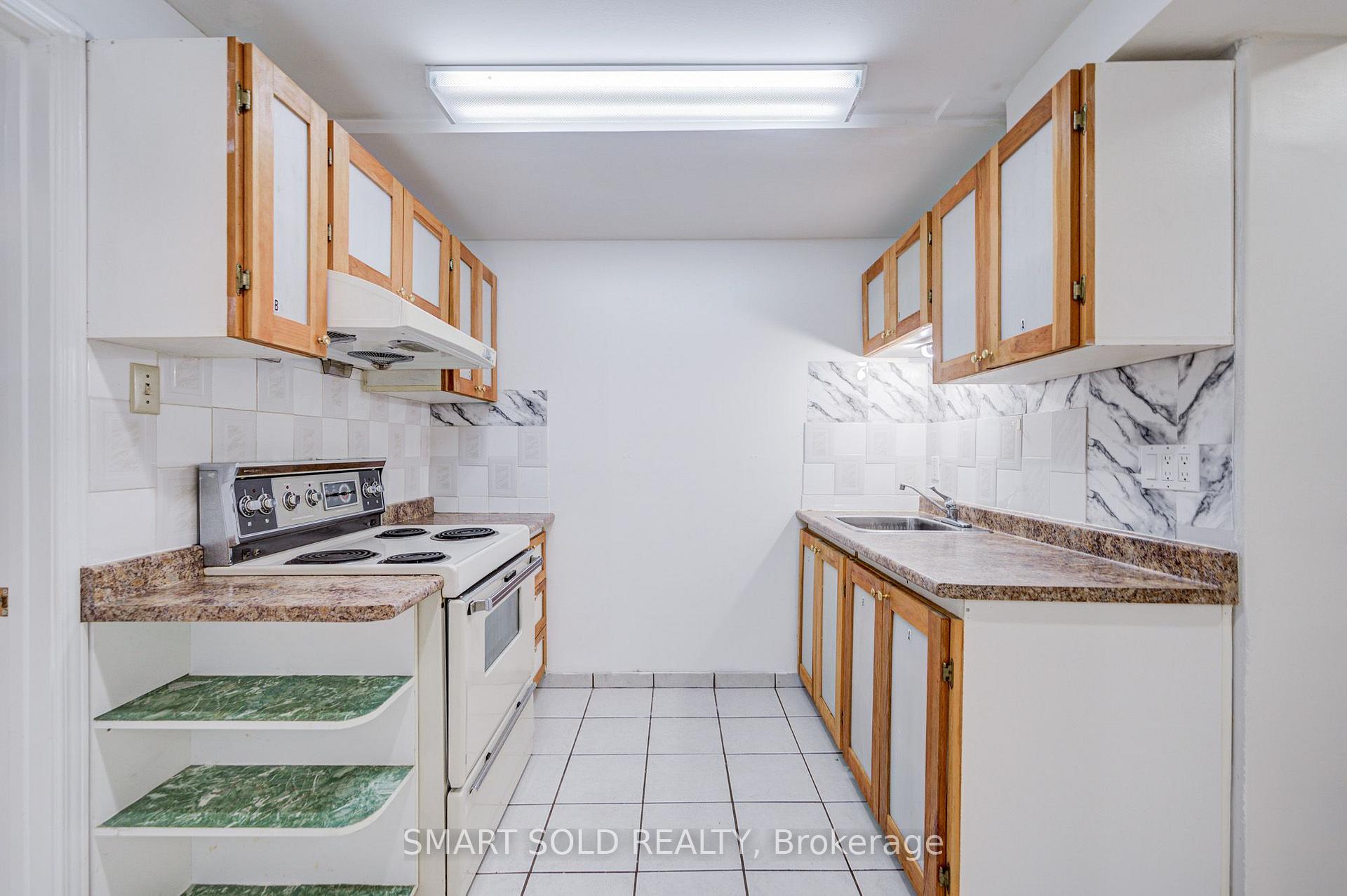 Photo 33 of 837 Queensbridge Drive, Mississauga, Creditview — HOMEH