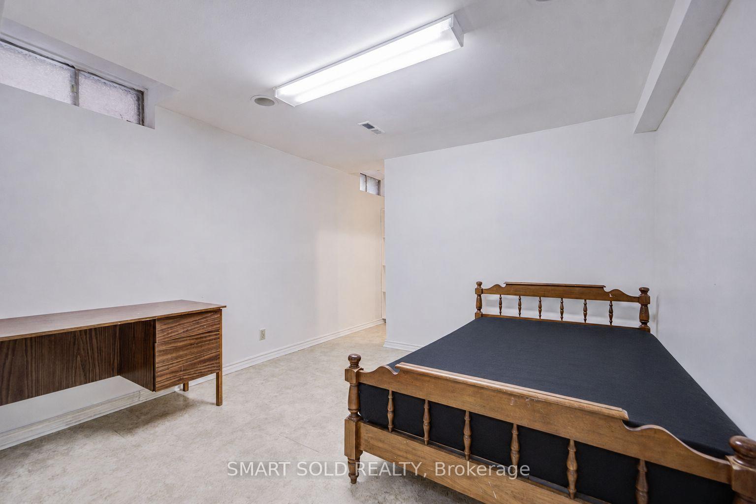 Photo 35 of 837 Queensbridge Drive, Mississauga, Creditview — HOMEH