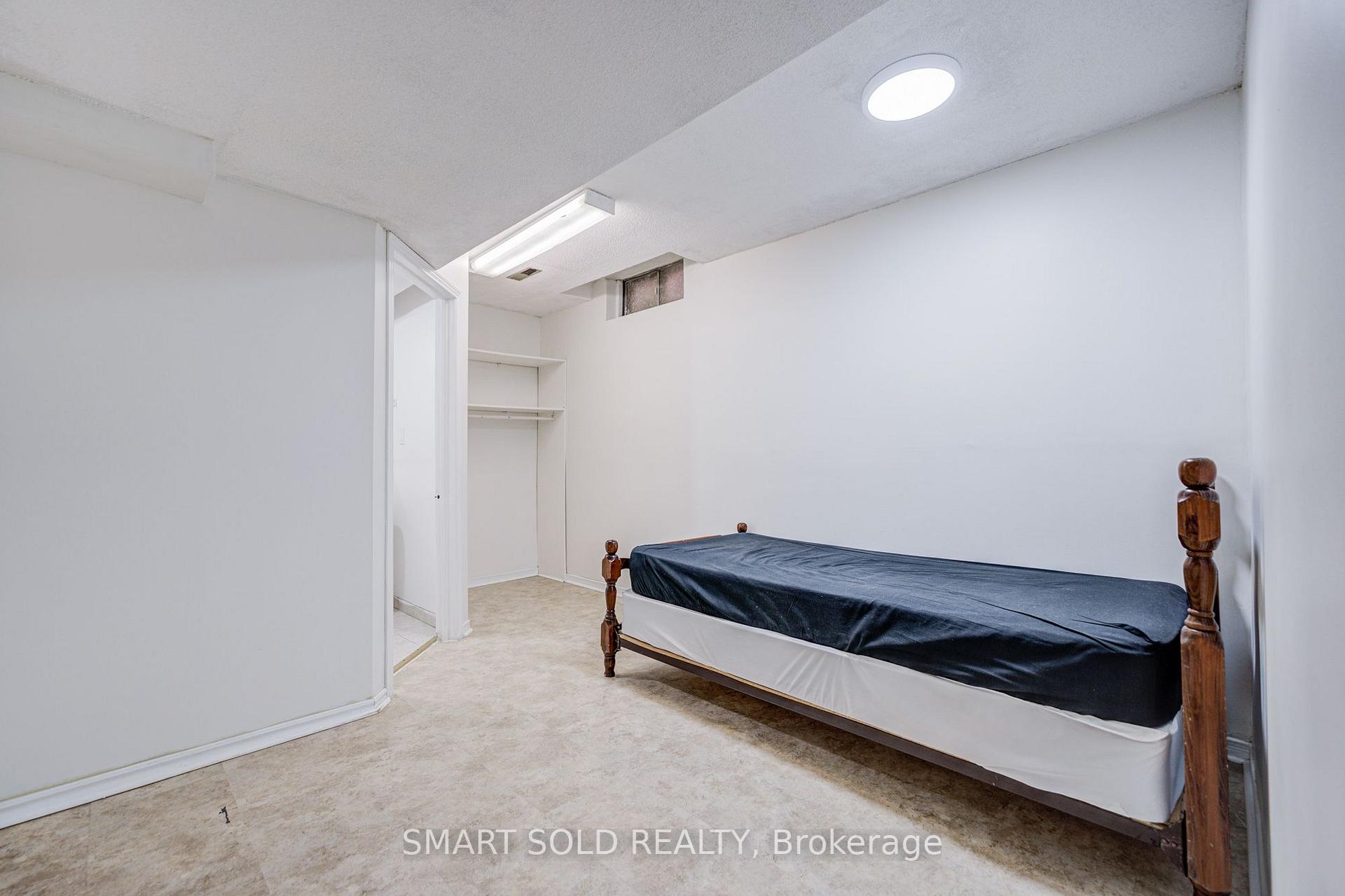 Photo 39 of 837 Queensbridge Drive, Mississauga, Creditview — HOMEH