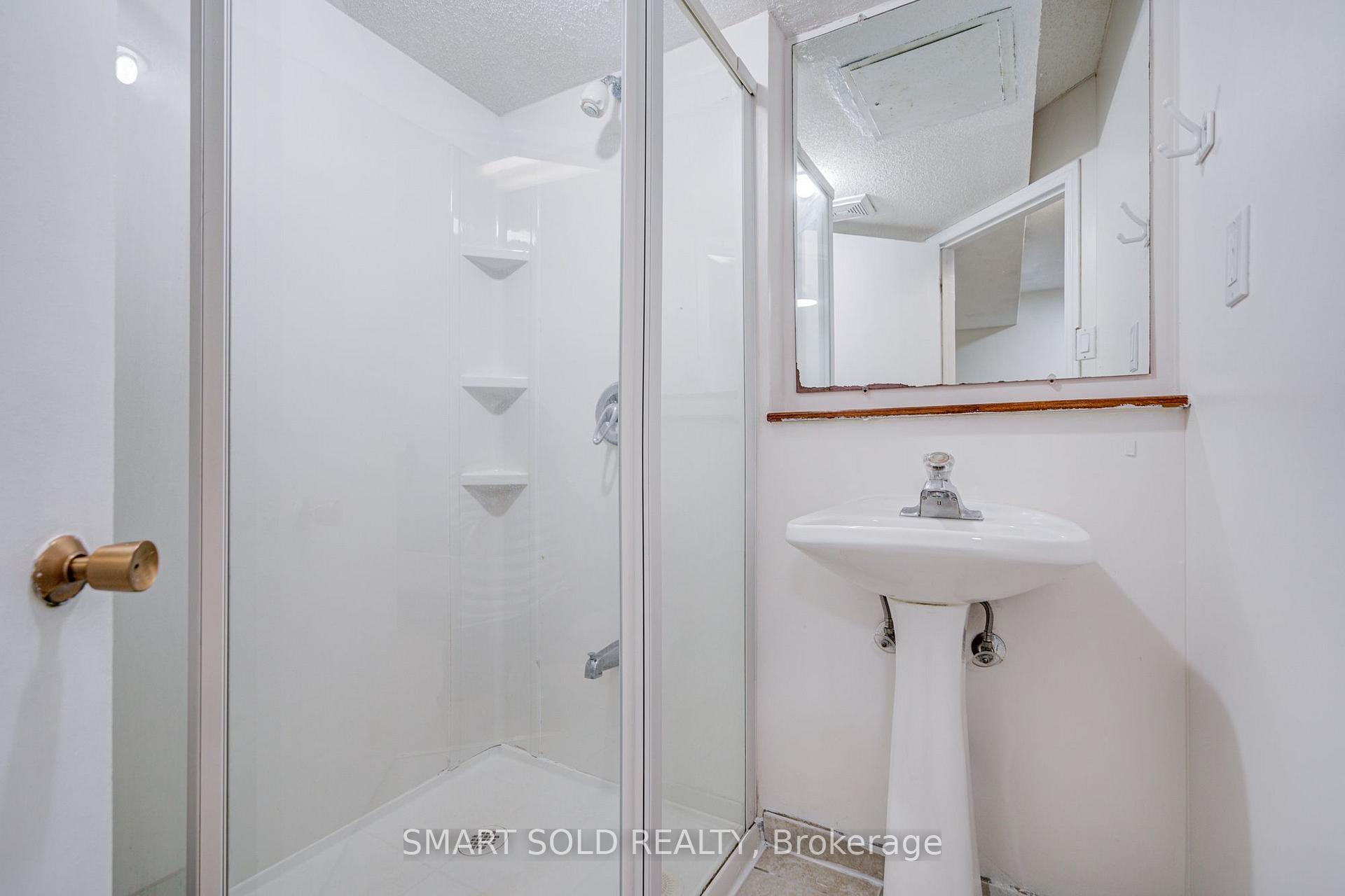 Photo 40 of 837 Queensbridge Drive, Mississauga, Creditview — HOMEH