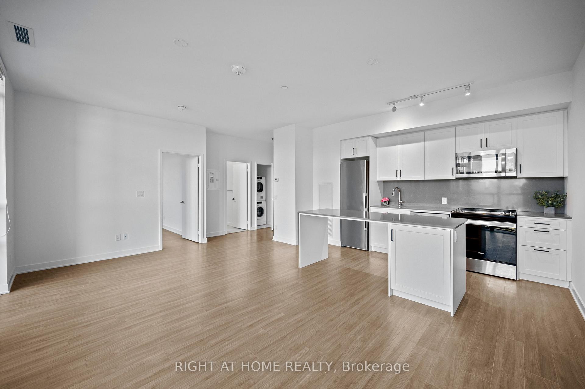 Photo 2 of Unit 630, 681 Yonge Street, Barrie, Painswick South — HOMEH