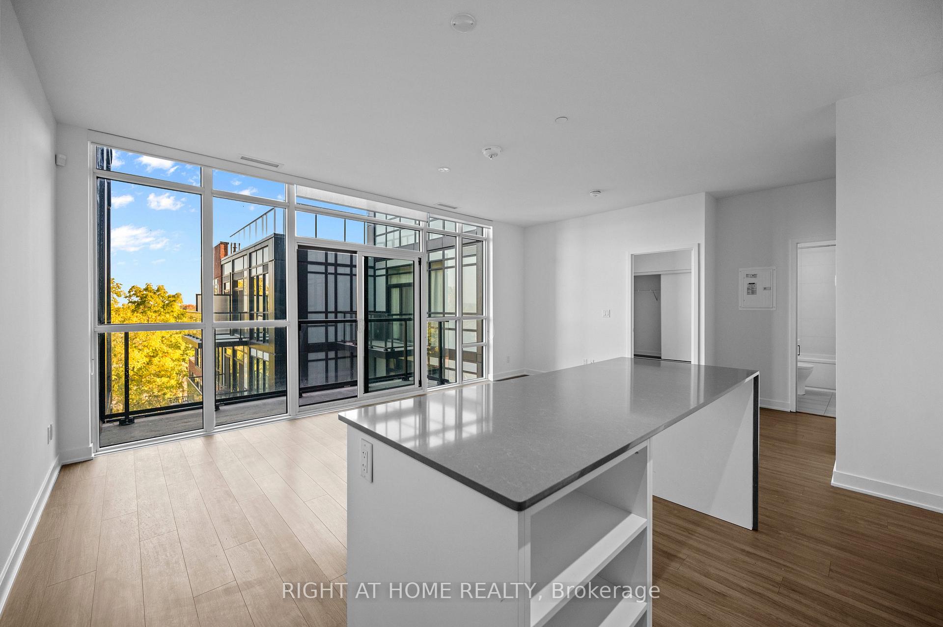 Photo 4 of Unit 630, 681 Yonge Street, Barrie, Painswick South — HOMEH