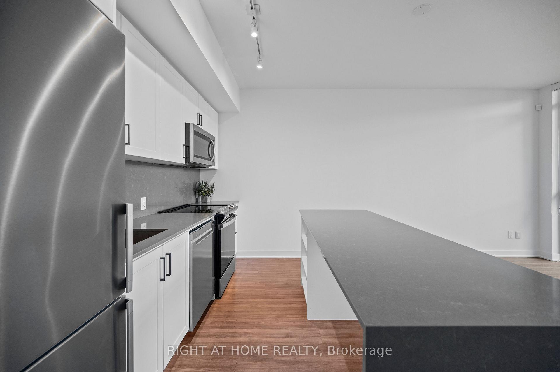 Photo 6 of Unit 630, 681 Yonge Street, Barrie, Painswick South — HOMEH