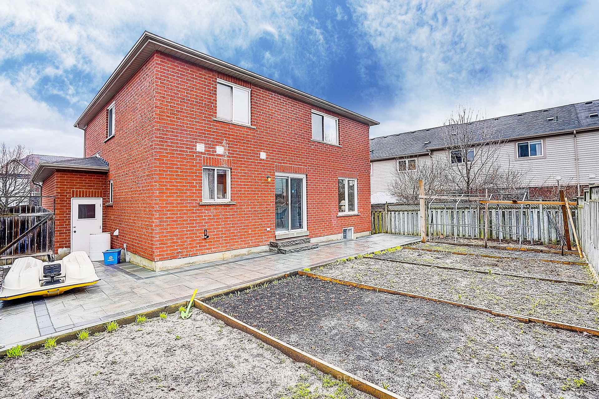 Photo 33 of 145 Glasgow Crescent, Georgina, Keswick South — HOMEH