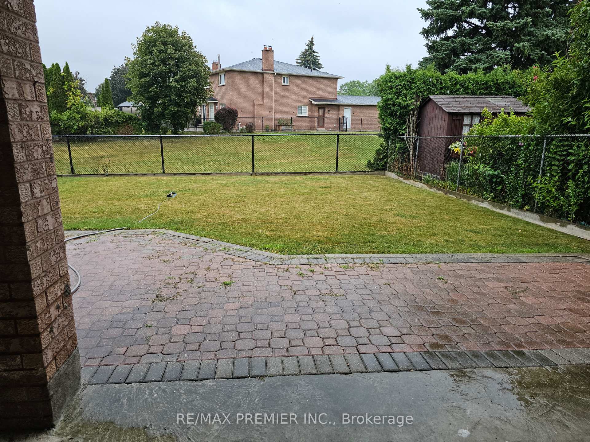 Photo 2 of Unit B - Basement, 16 Vineyard Court, Vaughan, East Woodbridge — HOMEH