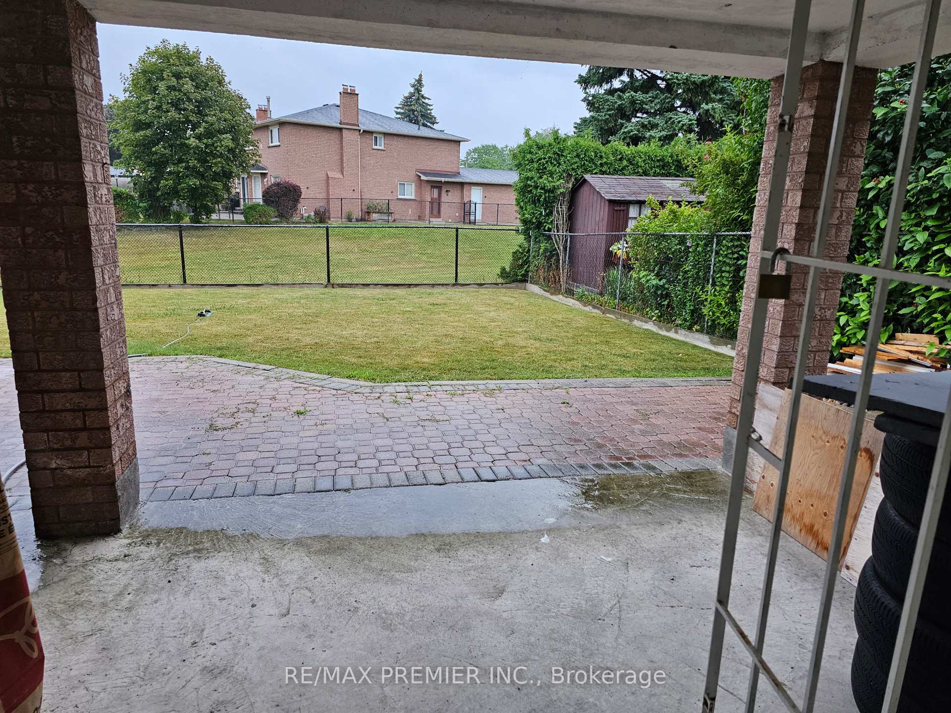 Photo 4 of Unit B - Basement, 16 Vineyard Court, Vaughan, East Woodbridge — HOMEH
