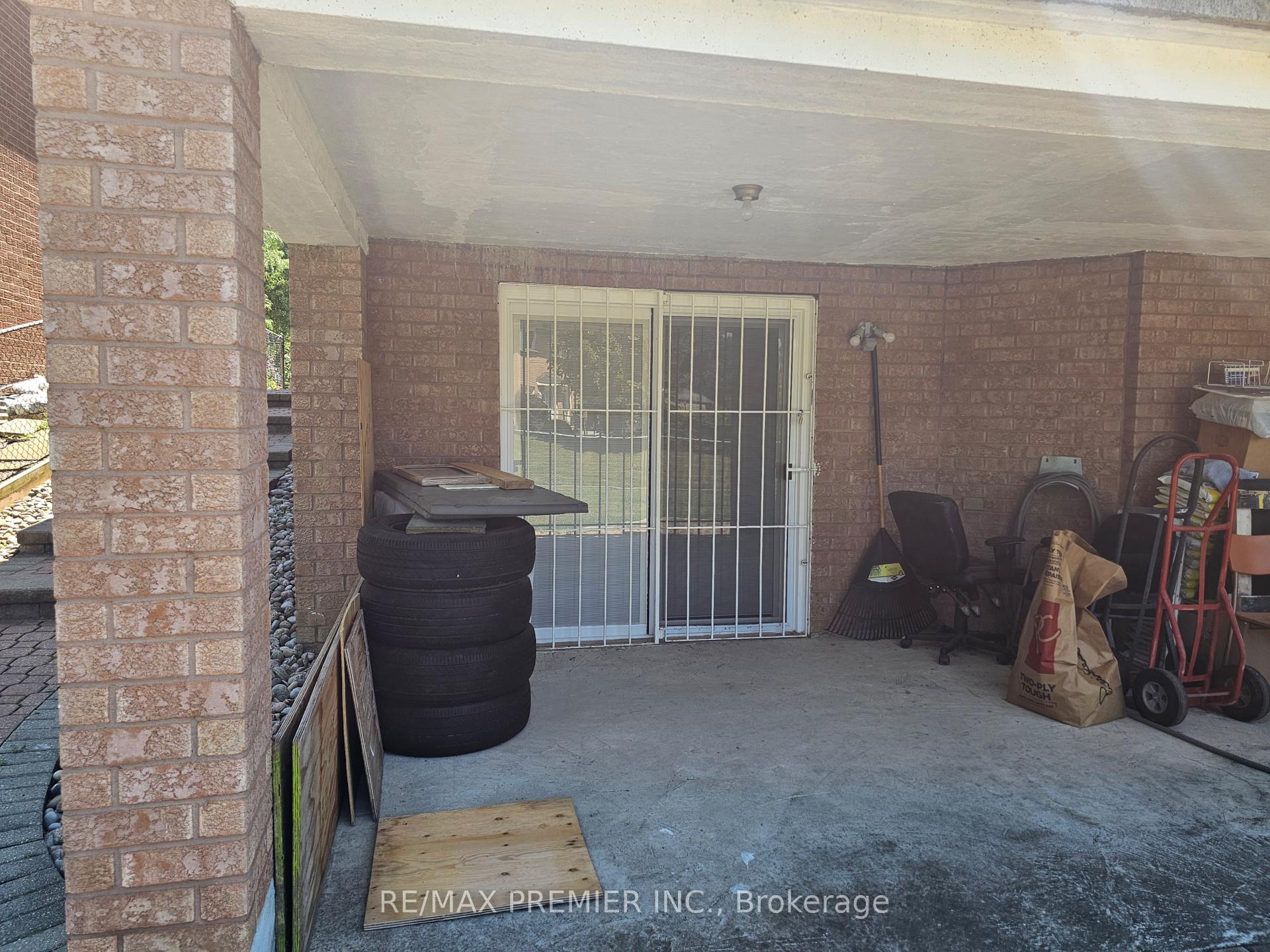 Photo 6 of Unit B - Basement, 16 Vineyard Court, Vaughan, East Woodbridge — HOMEH