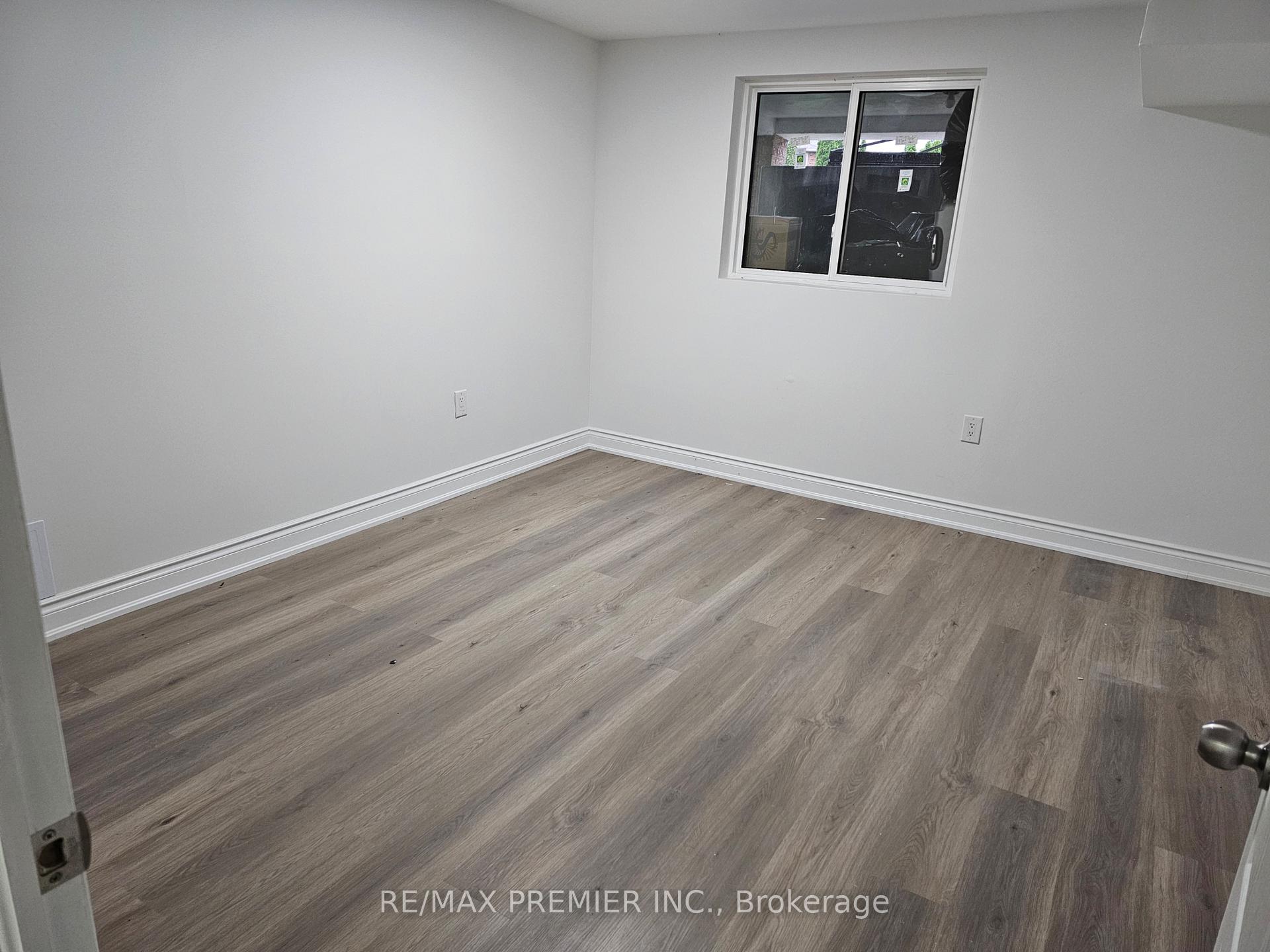 Photo 8 of Unit B - Basement, 16 Vineyard Court, Vaughan, East Woodbridge — HOMEH