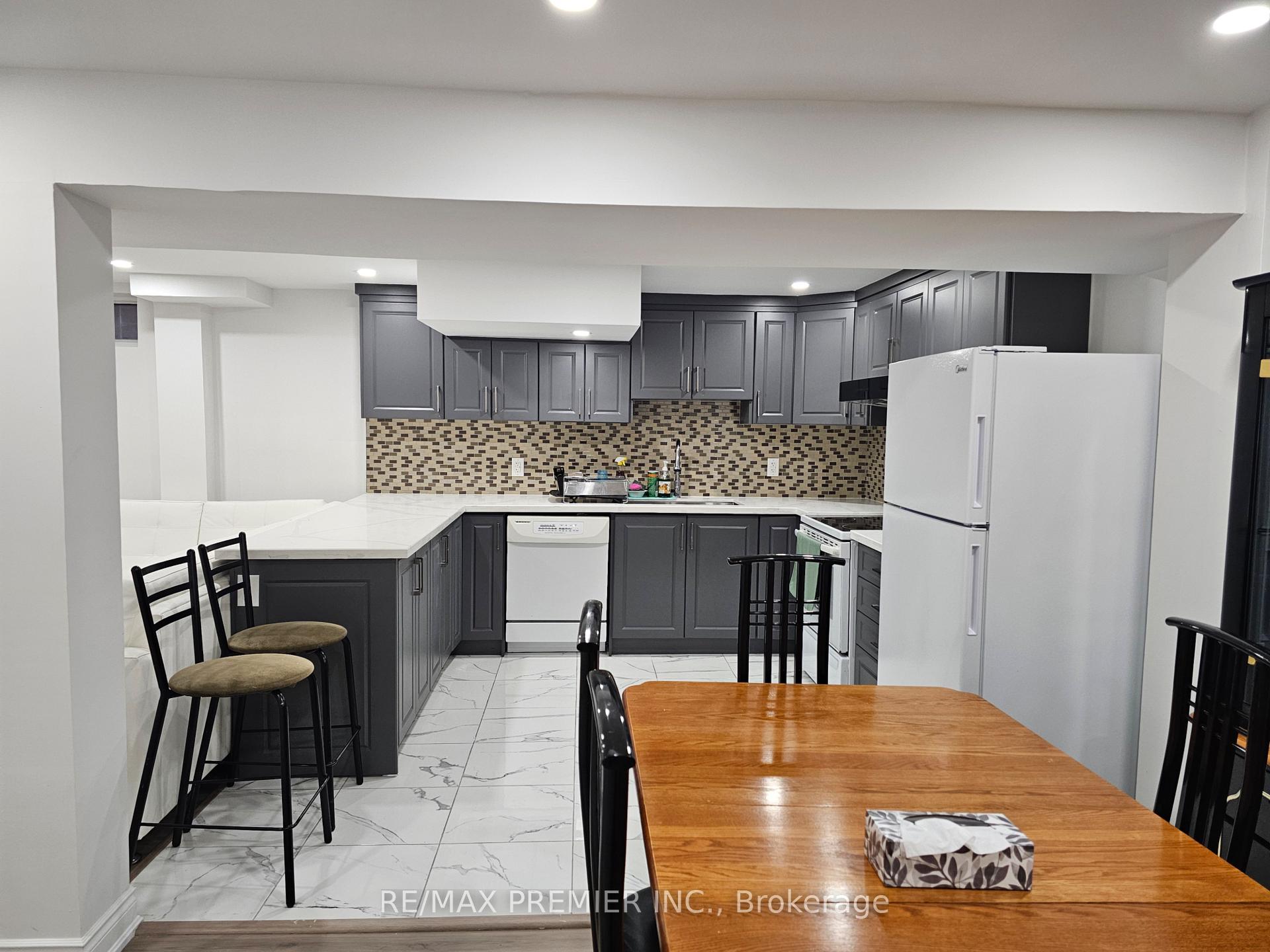 Photo 9 of Unit B - Basement, 16 Vineyard Court, Vaughan, East Woodbridge — HOMEH