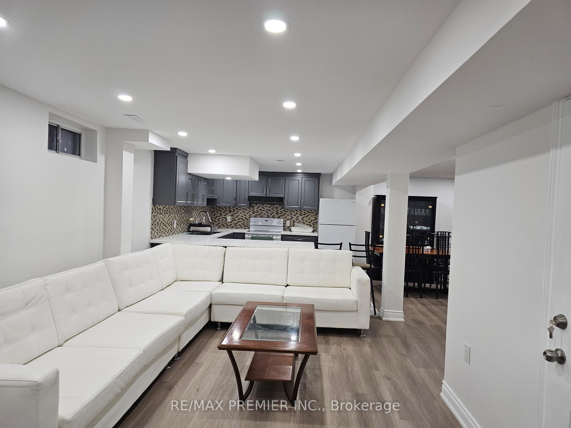 Photo 10 of Unit B - Basement, 16 Vineyard Court, Vaughan, East Woodbridge — HOMEH